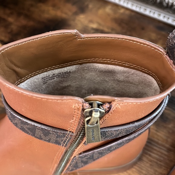 Michael Kors Flat Ankle Boots - Picture 12 of 13